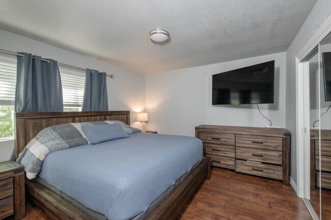 Foto del edificio - 3739 W Bullard Ave