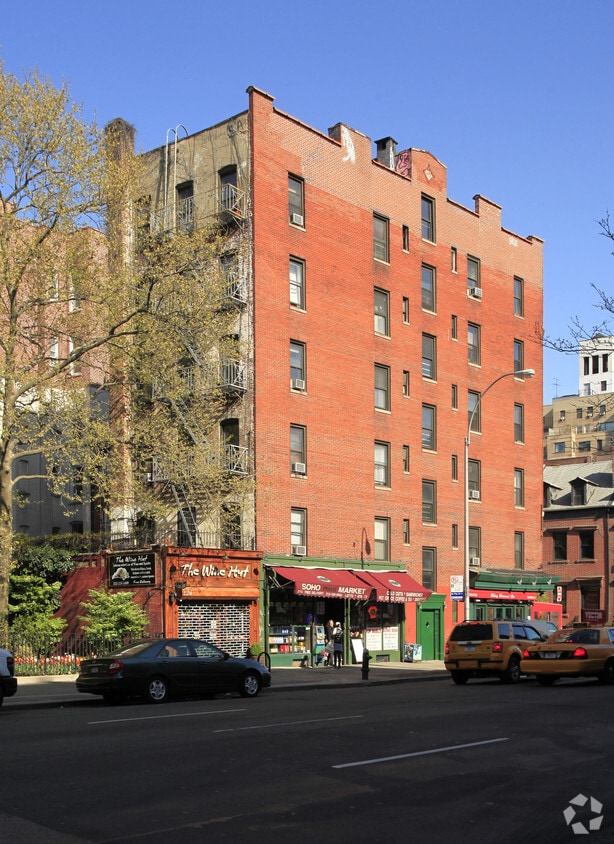 Building Photo - 213 Avenue of the Americas