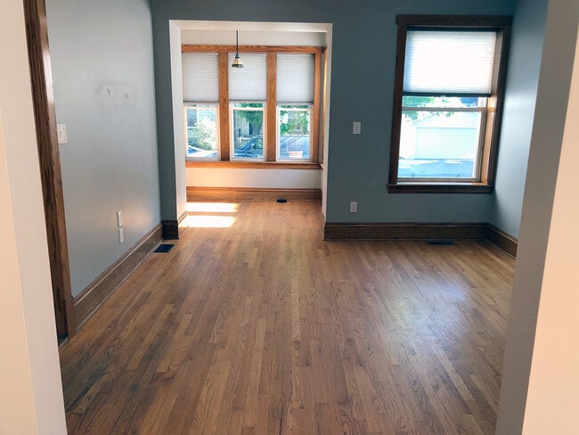 Foto del edificio - 1715 W Rascher Ave