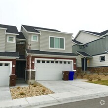 Building Photo - 674 Gallant Dr