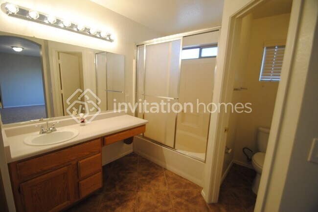 Building Photo - 8703 N 112th Ave