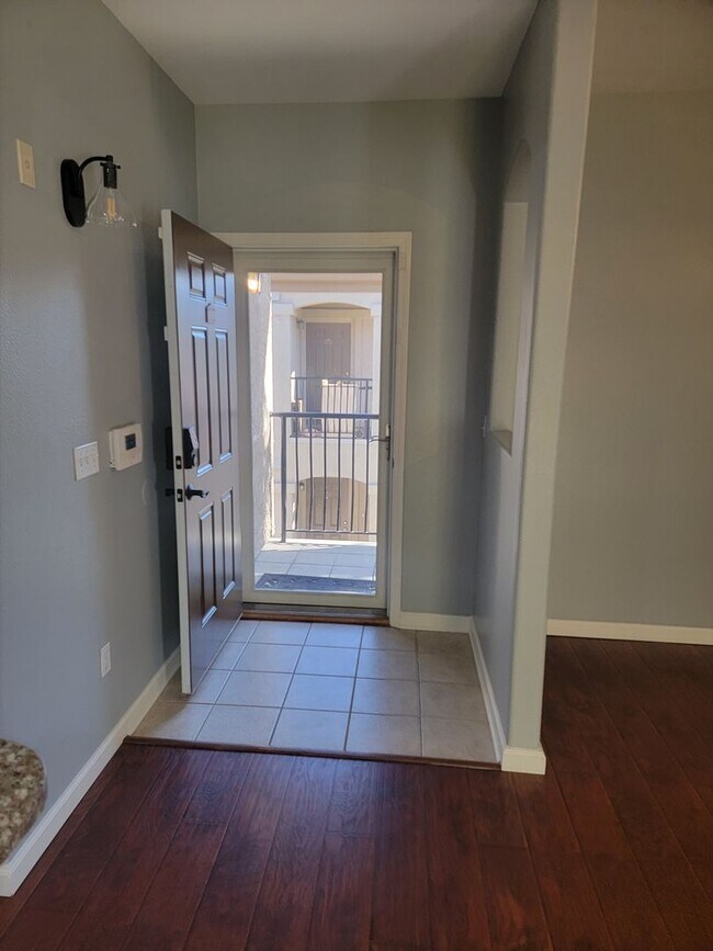Building Photo - 3 Bedroom 2 Bath Condo