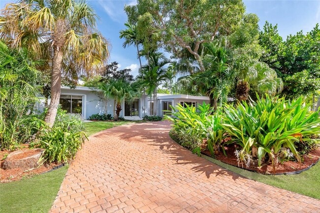 Building Photo - 310 Harbor Ct