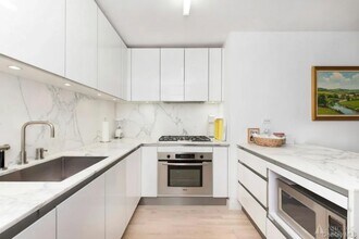Building Photo - 322 W 57th St