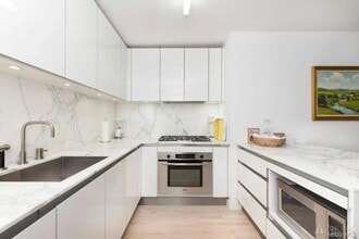 Building Photo - 322 W 57th St