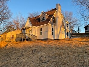 Building Photo - 202 E Columbia Ave