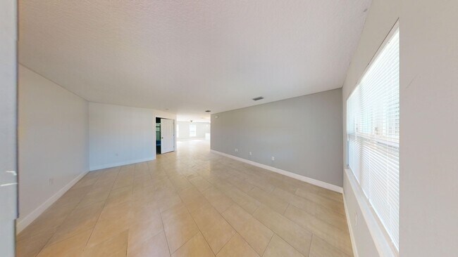 Building Photo - 3 BR/ 2 BA  Large Home- APOPKA