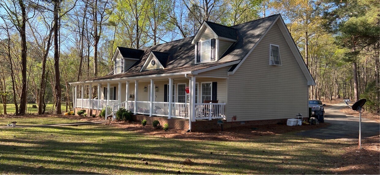 1151 Lakeshore Dr, Buckhead, GA 30625 House Rental in Buckhead, GA