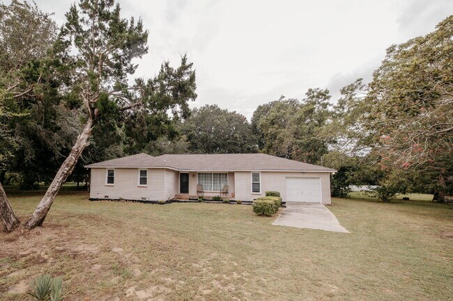 Building Photo - Fully Furnished Charleston Rental Near Folly Beach – Utilities Included | $3,100/Month