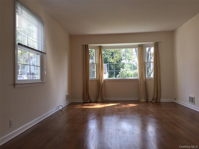 Foto del edificio - 98 Glen Oaks Dr