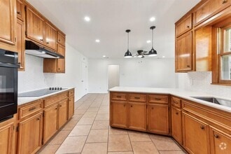 Building Photo - 11702 N Oaks Dr