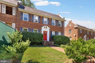 Building Photo - 2650 39th St NW