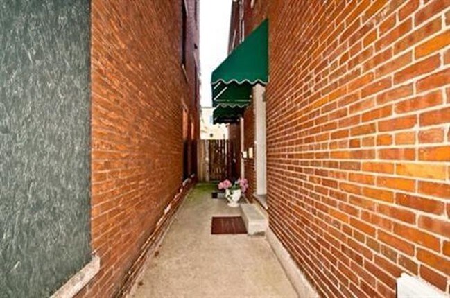 Building Photo - 112 E 5th St