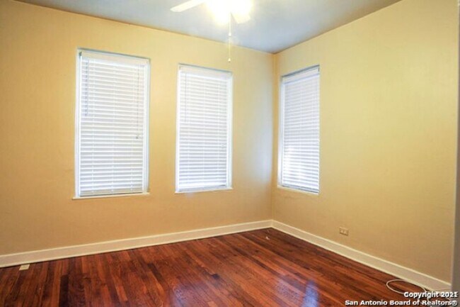 Foto del edificio - 2 Bedroom/1 Bath Alamo Heights Subdivision