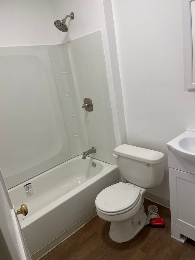 Building Photo - 24 Henry St