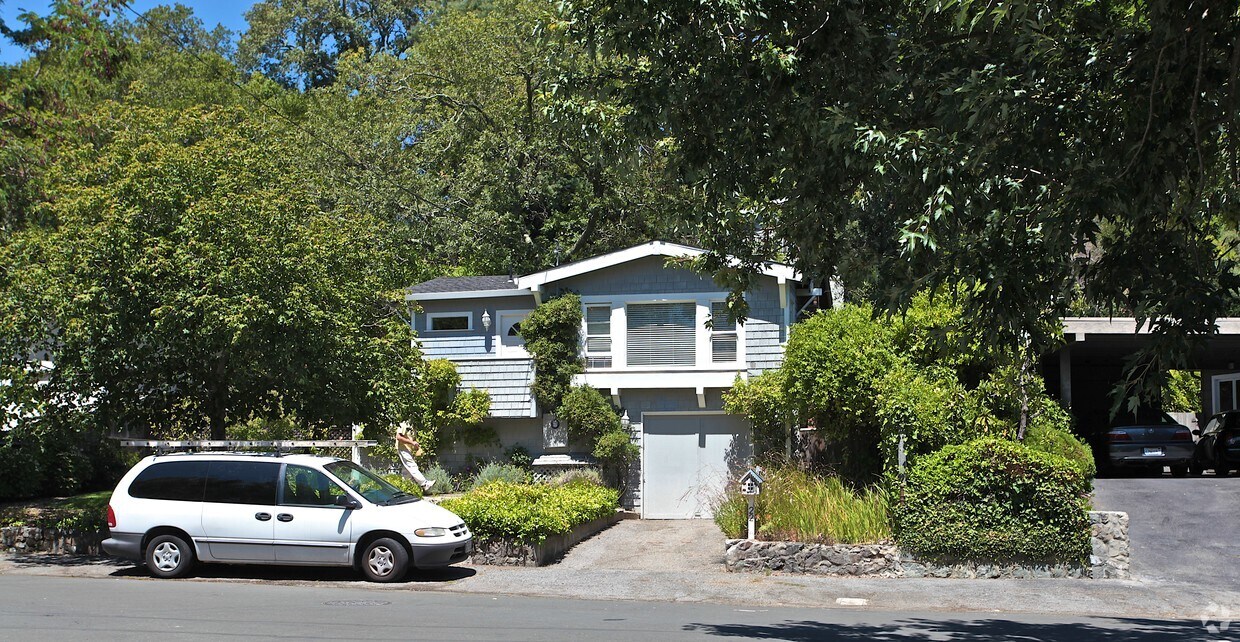 Building Photo - 22 Rosebank Ave