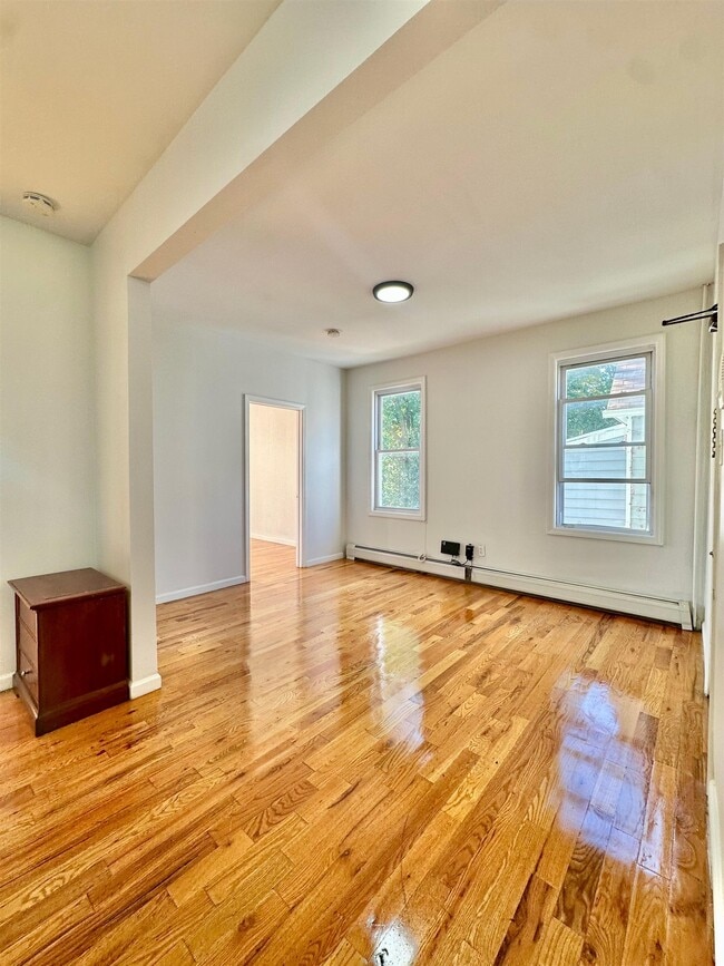 Foto del edificio - 245 DUNCAN Ave