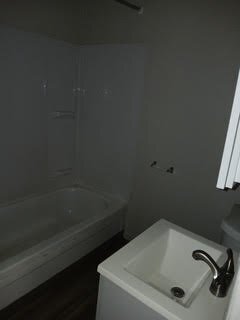 Foto del edificio - 7919 Lake Ave