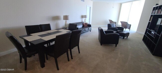 Foto del edificio - 241 Riverside Dr