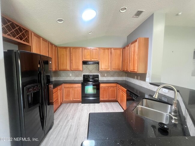 Building Photo - 76155 Tideview Ln