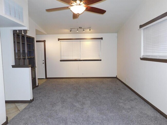 Foto del edificio - 4813 Woodview Dr