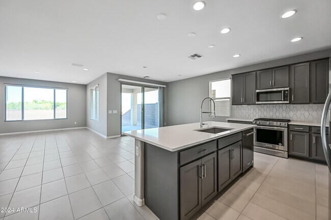 Foto del edificio - 7144 W Coles Rd