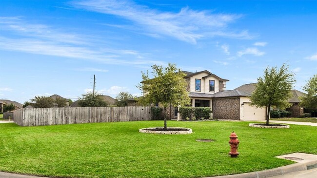Building Photo - 328 Country Crossing Cir