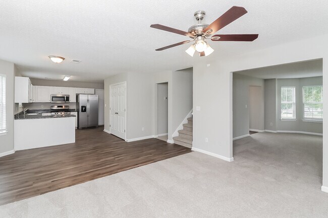 Building Photo - 5406 Beaver Lake Dr SW