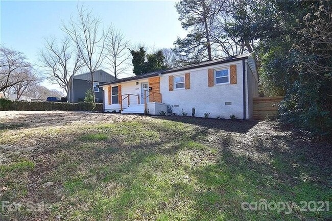 Foto del edificio - Remodeled 3 bed, 2 bath home in Plaza-Shamrock!