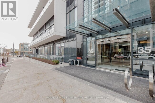 Building Photo - 35 Watergarden Dr