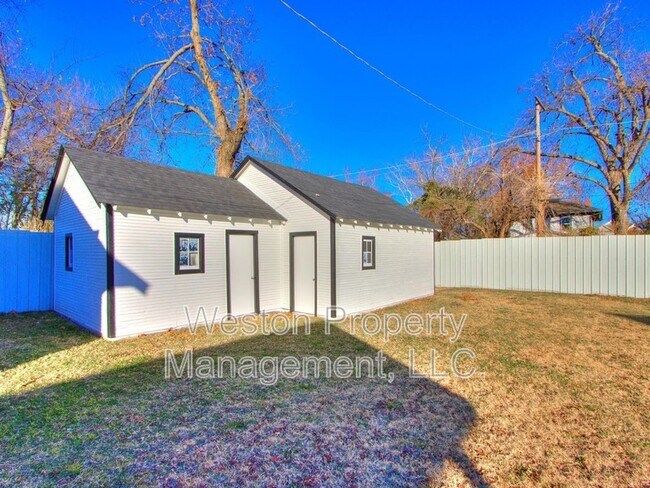 Foto del edificio - 721 N Louisa Ave