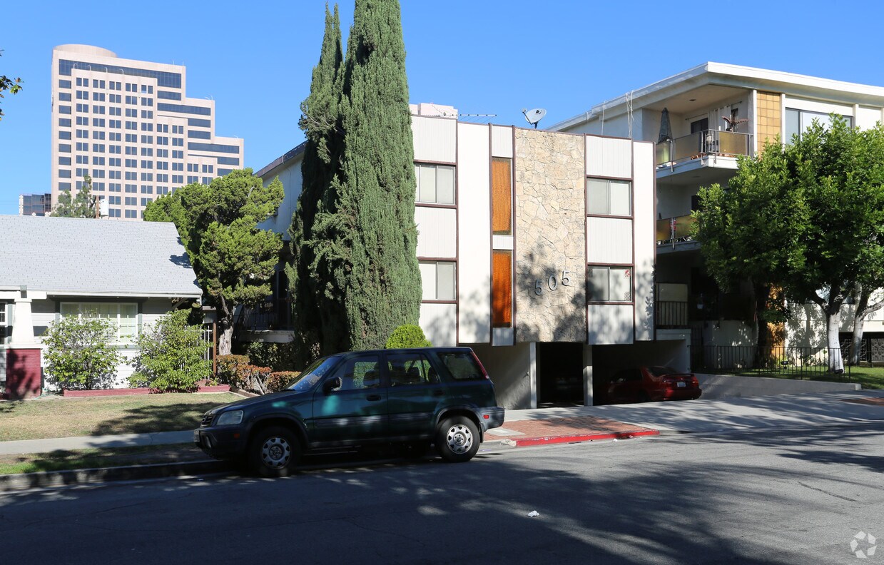 Building Photo - 505 N Kenwood St