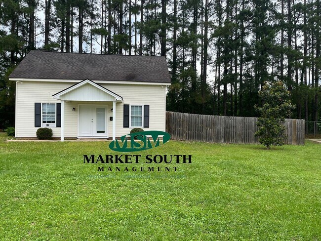 Foto del edificio - ~APPLICATION PENDING!~ 4 Bedroom Beauty In...