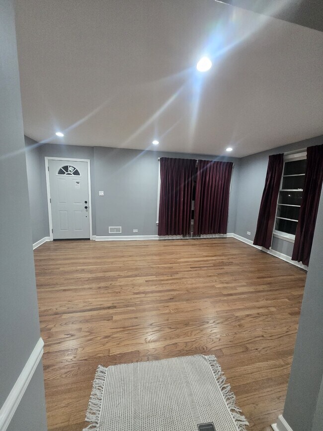 Foto del edificio - 70 N Laverne Ave