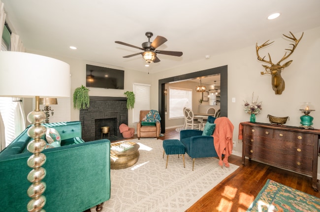 Building Photo - 611 W Houston St