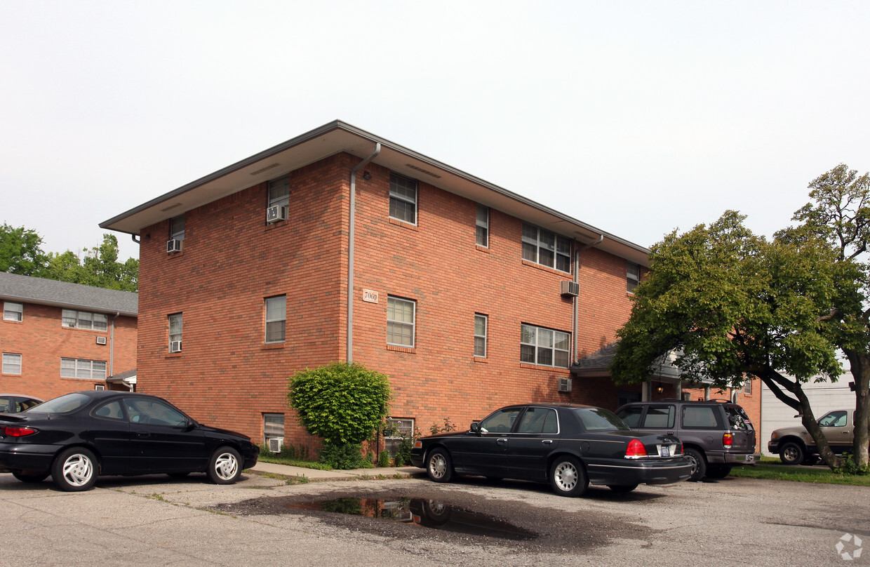 Building Photo - Colonial Village Apartments