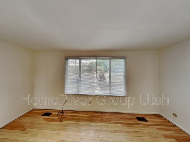 Building Photo - 801 S McClelland St
