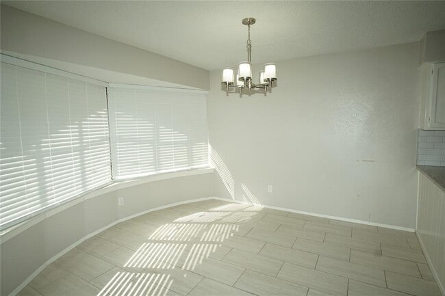 Building Photo - 3113 Peachtree Ln