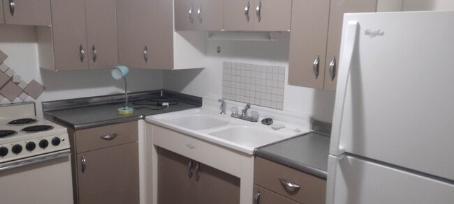 Foto del edificio - 1110 1st Ave NW