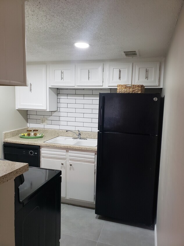 Foto principal - 5833 Harvest Hill Rd