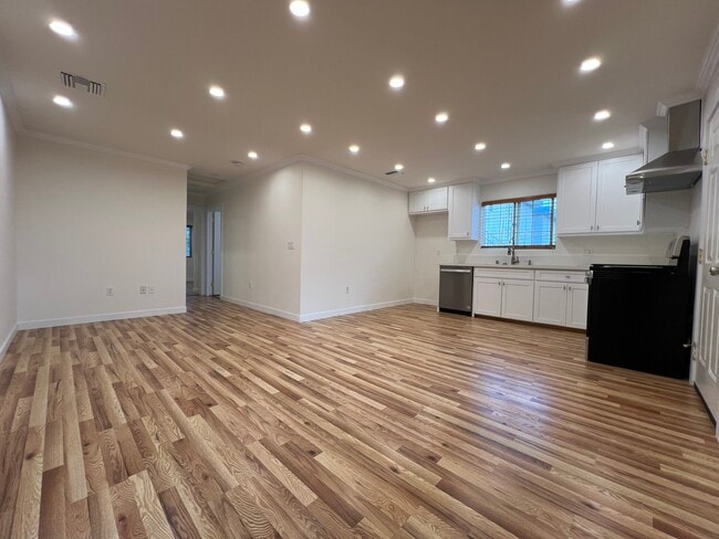 Building Photo - 5742 Woodman Ave