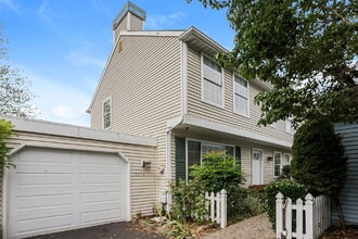 Building Photo - 10278 NE 129th Ln