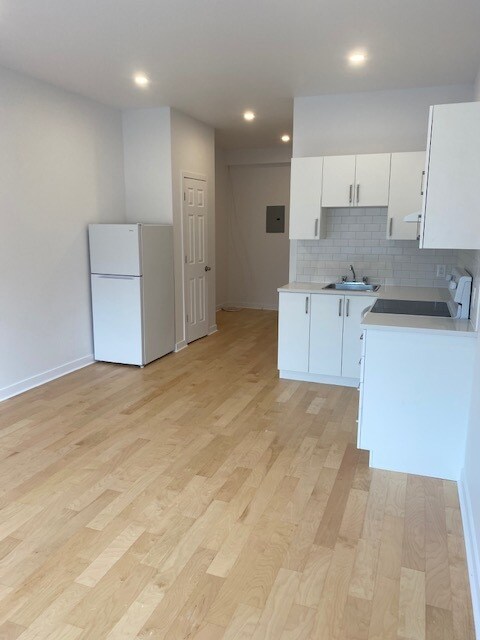 Photo du bâtiment - 5497A Victoria Ave