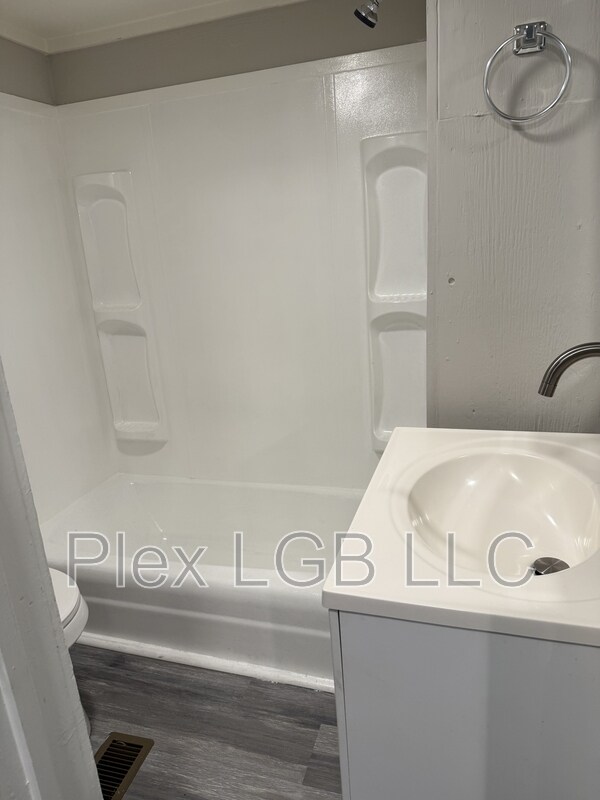 Building Photo - 109 Ware St