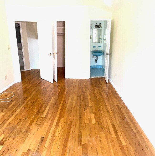 Foto del edificio - 2211 Ralph Ave