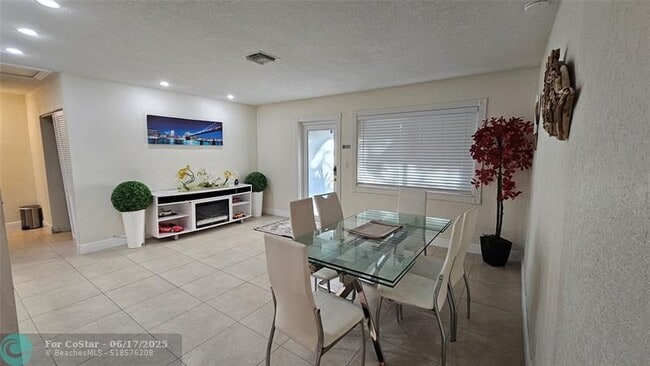 Building Photo - 436 NE 25th Ave