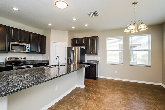 Foto del edificio - 6135 Trent Creek Dr