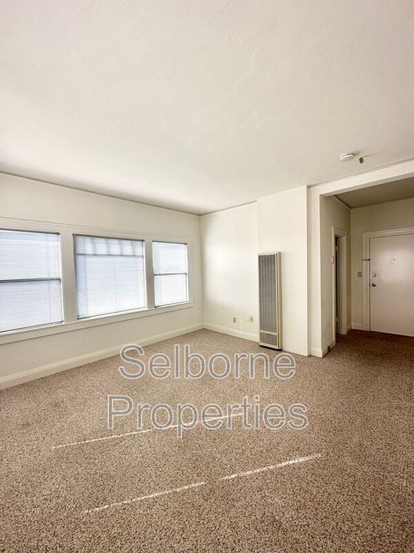 Building Photo - 5339 Broadway