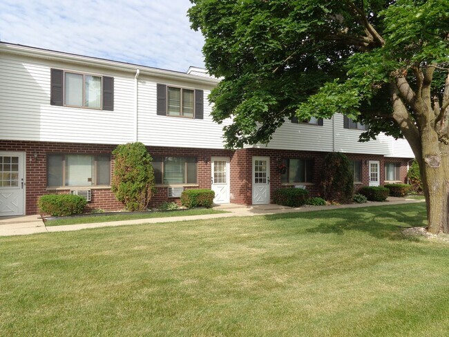 Building Photo - 2 Bedroom 1.5 Bath 1 Car Detached in Slinger