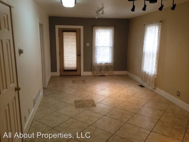 Building Photo - 2 br, 1 bath House - 222 Oak Ave